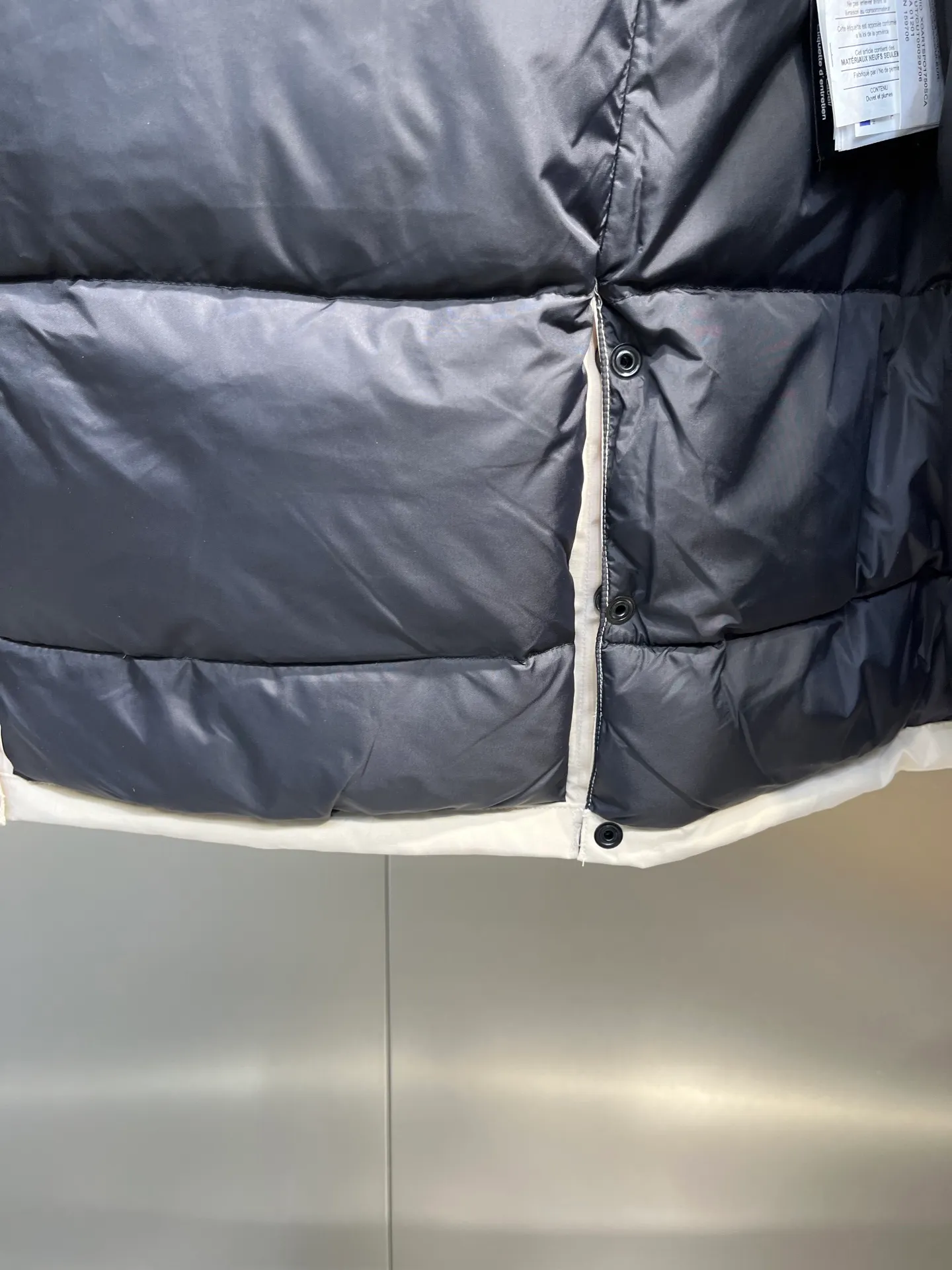 P860 🇨🇦🇨🇦CANADA GOOSE 12 women's models, factory direct supply: supplying global purchasing agents, micro-businesses, entities, Tmall, high-end stalls and studio cooperation, free shipping! Trillium Parka Women's 12 "popular" women's models are chosen by Arctic and Antarctic scientific expedition teams as winter wear, the Rolls-Royce of down jackets. ➖ Industry-leading anti-counterfeiting chip sensing. ➖ Imported Behringer embroidery machines and customized embroidery labels, the highest level and industry leading. ➖ Imported Korean 21-count polyester-cotton blended original fabric, TC85 waterproof coated fabric, water-repellent, windproof and wear-resistant. ➖ The new national standard 80 white duck down is filled with an average of 520 grams of down. The amount of down filled is industry-leading. ➖ 100% nylon lon lining with double double-layer sealing design to prevent velvet running, seamless thread design on cuffs! ➖ Western Canadian Green Wolf Collar. ➖ Yoshida YKK provides original factory-customized electroplated sliders. YKK two-way lockable zippers are tight and smooth and do not peel off paint. ➖ 3M composite Velcro is durable and the accessories and hardware are all custom-made. Note: Our copywriting is only simple and clear. Instead of bragging about the copywriting, it is better to compare and understand with samples. Only for the purest, most focused, most professional, highest quality, and most cost-effective!  SIZE:S-XXL